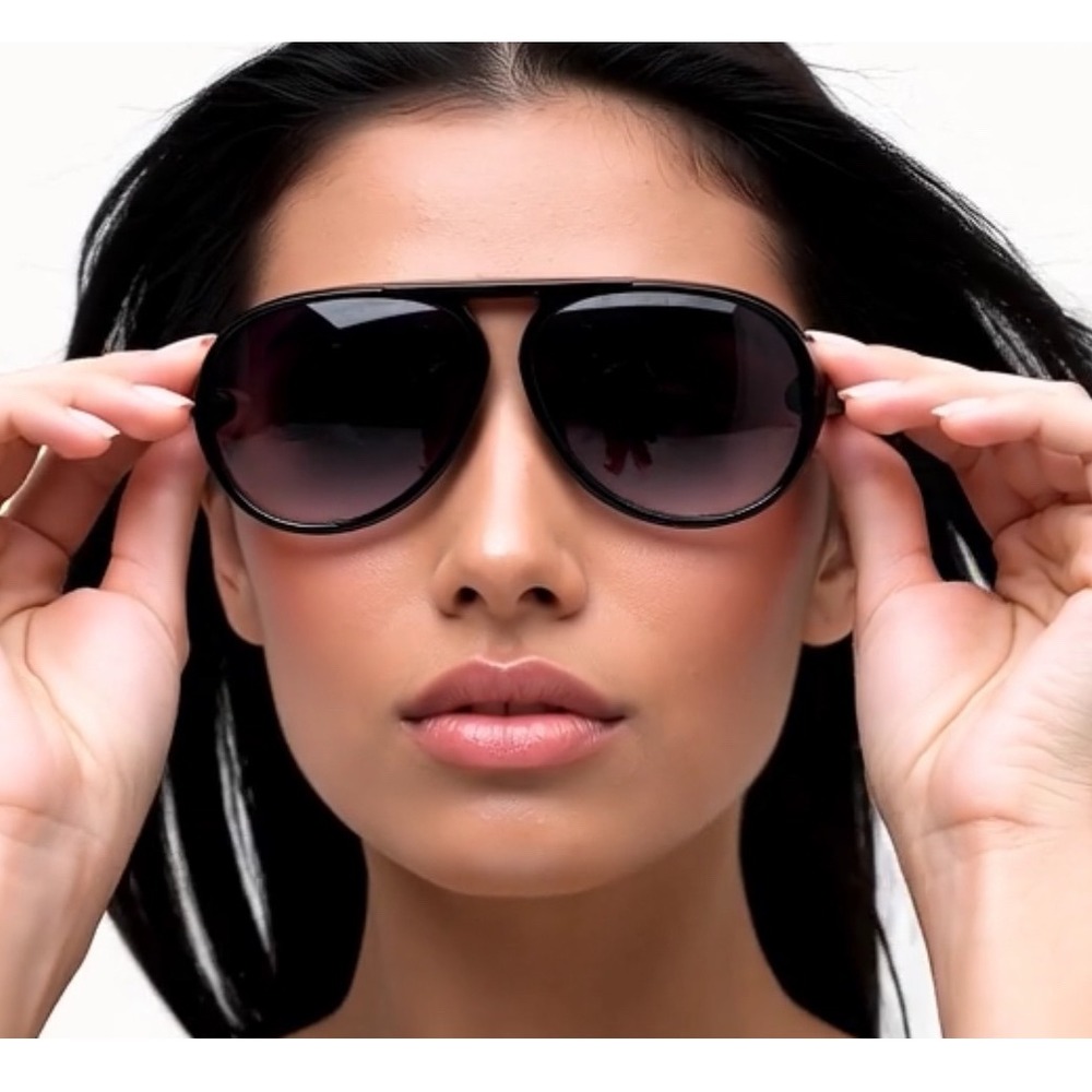 Women's Black Aviator Sunglasses with Gradient Lenses